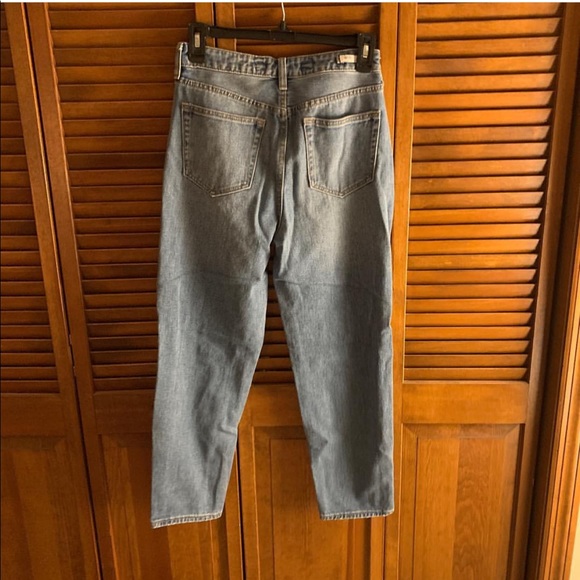 Brandy Melville High-Waisted Cropped Jeans - Picture 5 of 5